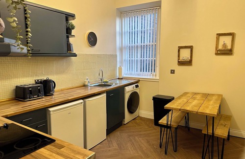 Ayr Apartment | ‘Sea Ayr’ City Centre Apartment with 2 x King Beds