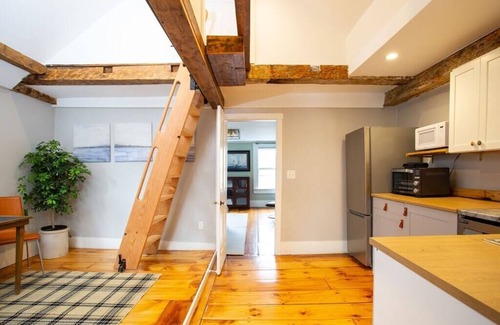 Marblehead Apartment | Sea Bird Suite – Cozy 1-Bedroom Getaway with Historic Charm in Marblehead