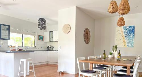 Elizabeth Beach House | Sea Breeze
