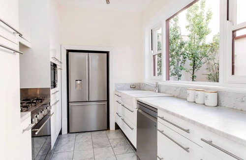 Semaphore House | Sea Breeze Manor | Beach | Sleeps 12 | Sunset View