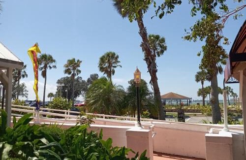 Gulfport Bed & Breakfast | Sea Breeze Manor Inn