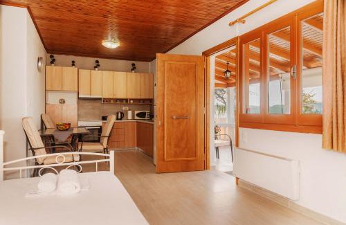 Molos House | Sea Breeze Oasis (Tranquil Coastal Escape)
