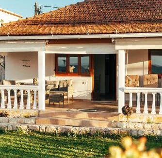 Molos House | Sea Breeze Oasis (Tranquil Coastal Escape)