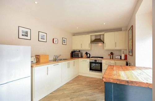 South Charlton Cottage | SEA BREEZE, pet friendly, with a garden in Newton-By-The-Sea