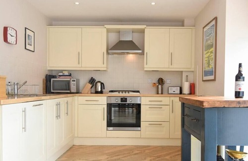 South Charlton Cottage | SEA BREEZE, pet friendly, with a garden in Newton-By-The-Sea