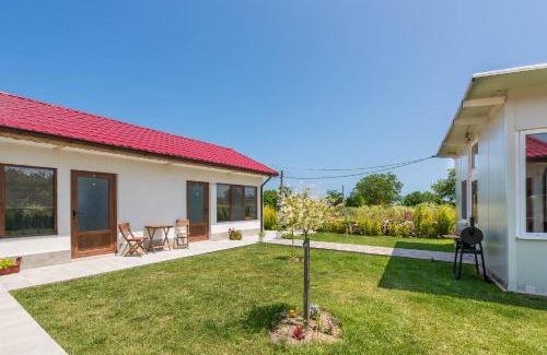 Ezerets House | Sea Breeze Vacation House I BBQ & Jacuzzi