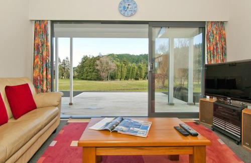 Whangamata House | Sea Breeze - Whangamata Holiday Home