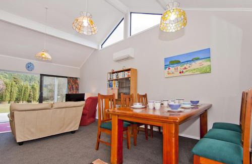 Whangamata House | Sea Breeze - Whangamata Holiday Home