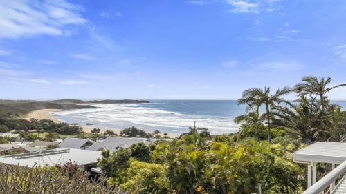 Emerald Beach House | Sea Change -Cheerful, Family Friendly, Sea Views