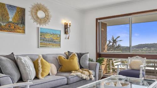 Emerald Beach House | Sea Change -Cheerful, Family Friendly, Sea Views