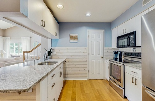 Bethany Beach Condo | Sea Colony 2nd floor condo with pools, tennis/pickle ball courts, fitness center