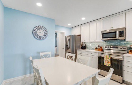 Bethany Beach Condo | Sea Colony Ocean 1st floor condo with gym, pool, hot tub, & sauna