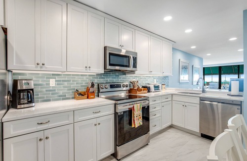 Bethany Beach Condo | Sea Colony Ocean 1st floor condo with gym, pool, hot tub, & sauna