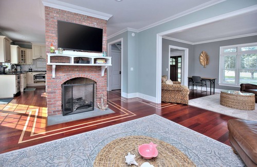 Fairfield House | "Sea-Duced" by the Beach! Entire Home Near Downtown Fairfield