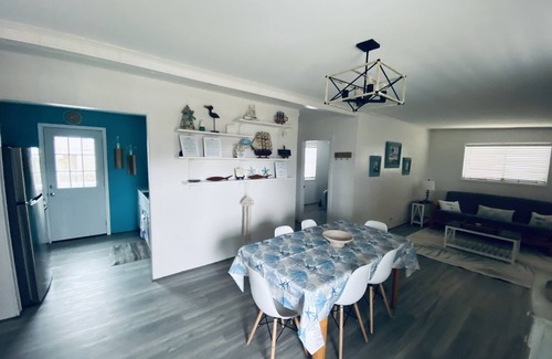 Galveston Cottage | Sea Esta - Coastal Cottage! Close to the Water!