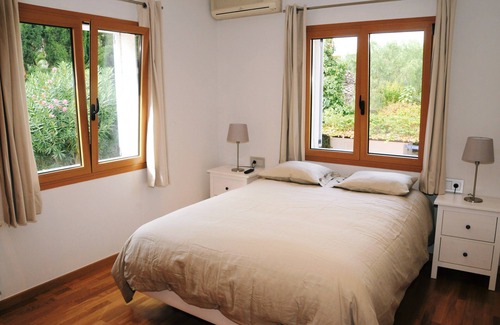 Passeig Maritim Apartment | Sea front luxurious rental, 150 sqm with private garden and parking in Sitges.