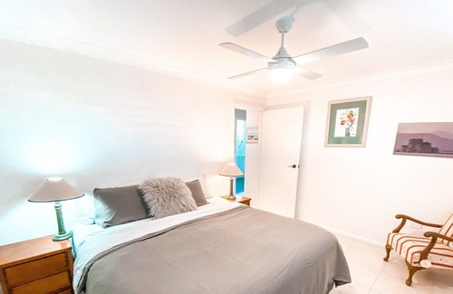 Lake Cathie Apartment | Sea-Gem - walk to beach, lake, shops