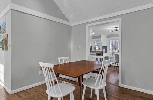 Clinton Cottage | Sea Glass Cottage-In the Heart of Clinton Harbor!