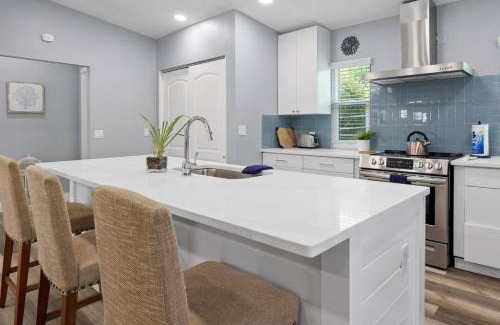 Allendale Terrace House | Sea Glass Cottage - minutes to Downtown St Pete and the beaches