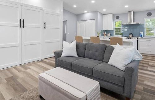 Allendale Terrace House | Sea Glass Cottage - minutes to Downtown St Pete and the beaches