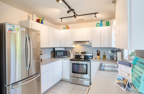 Midtown House | Sea Glass Secrets by AvantStay | 3 Mins to Beach
