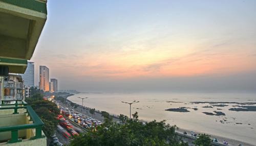Churchgate Hotel | Sea Green Hotel