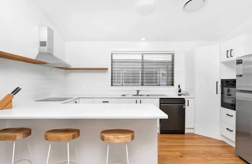 Lemon Tree Passage House | Sea Haven Furry Friends Welcome