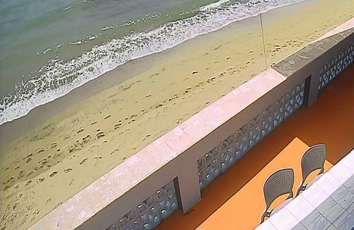 Guaniquilla House | “Sea House Of Beauty”Beachfront/AC/Wi-Fi/Gated Prkng