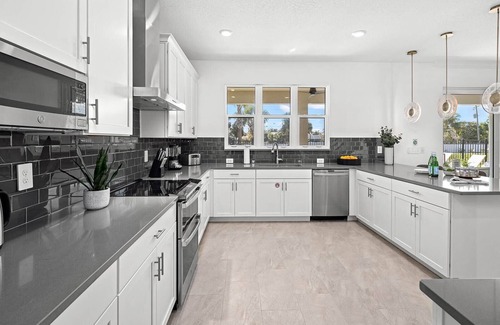 Melbourne Beach House | Sea La Vie | Beach Escape Near Disney w/Pvt Pool, Chef Kitchen, Sea-Themed BR
