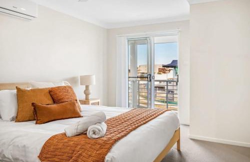 Salamander Bay House | Sea La Vie One 400m to waters edge