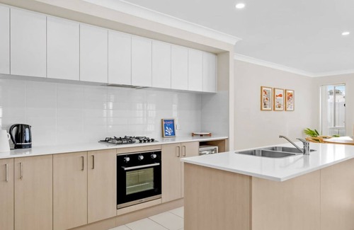 Salamander Bay House | Sea La Vie One 400m to waters edge