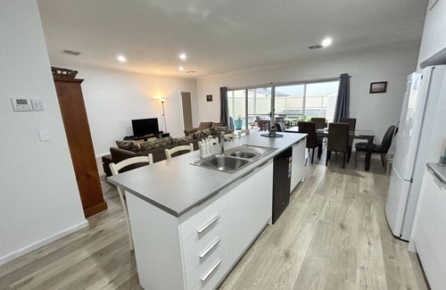 North Beach House | Sea La Vie - Relax & Unwind in Complete Comfort