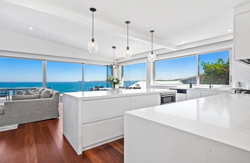 Killcare Heights House | 'Sea Mist' by Accom Holidays