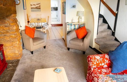 Brixham Cottage | Sea Nook - sleeps 6 guests in 3 bedrooms