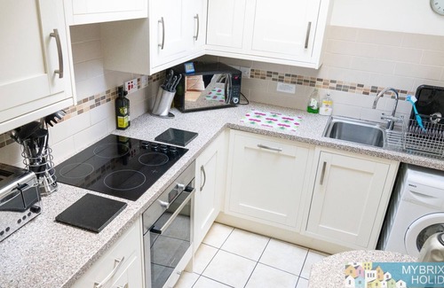 Brixham Cottage | Sea Nook - sleeps 6 guests in 3 bedrooms