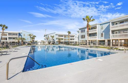 Gulf Shores House | Sea Oats 102C- Beach view Pool 25 steps to beach