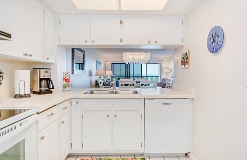 Boca Grande Condo | Sea Oats 215 2 Bedroom Home by RedAwning