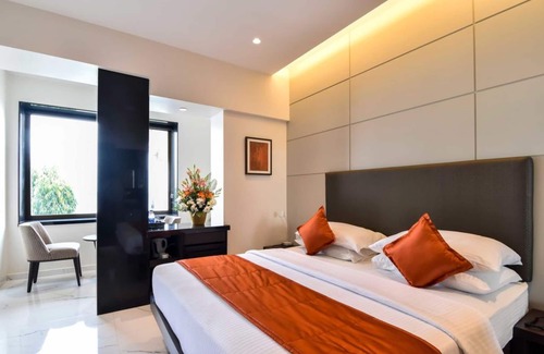 Wellington Pier Hotel | Sea Palace Hotel