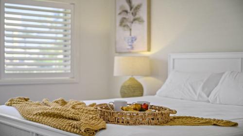 Sawtell House | Sea Pine Cottage and Studio - Beach & village central, Family, Sleeps 8
