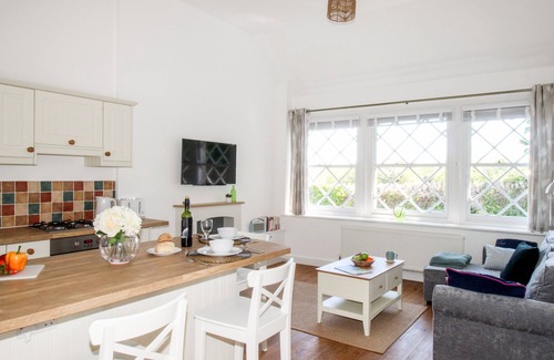 Langton Matravers Cottage | SEA PINK COTTAGE, pet friendly, with a garden in Langton Matravers