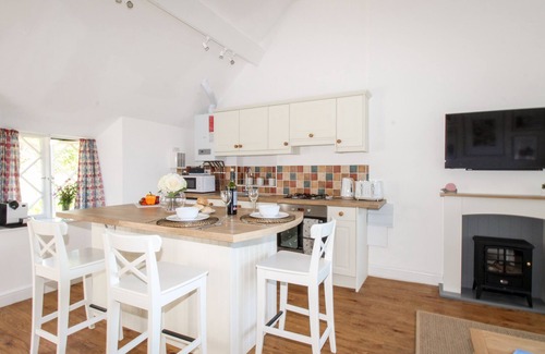 Langton Matravers Cottage | SEA PINK COTTAGE, pet friendly, with a garden in Langton Matravers