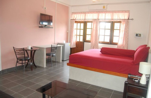 Cha-am House | Sea & Sand Guesthouse and Restaurant