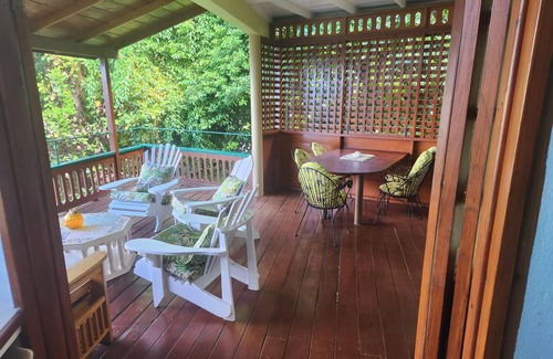 Mount Pleasant Bay Apartment | Sea Shells Vacation Rental - two bedrooms apartment overlooking Port-Elizabeth.