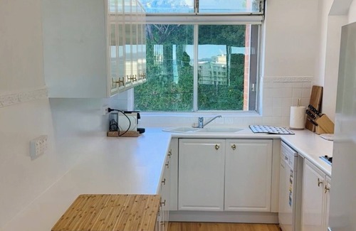 Townsville Apartment | Sea Side apartment escape, overlooking the Strand.