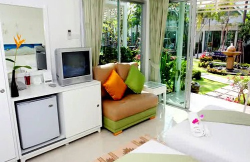 Hat Chao Samran Hotel | Sea Sky Beach Resort