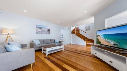 The Entrance North House | Sea Spray- Private Pool, Beach, Table Tennis