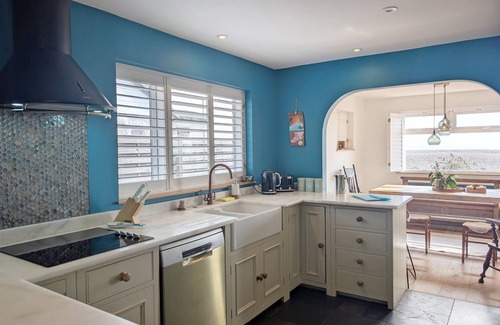 Pagham Cottage | Sea Urchin - Pagham - Sea Front - sleeps 8 guests in 2 bedrooms