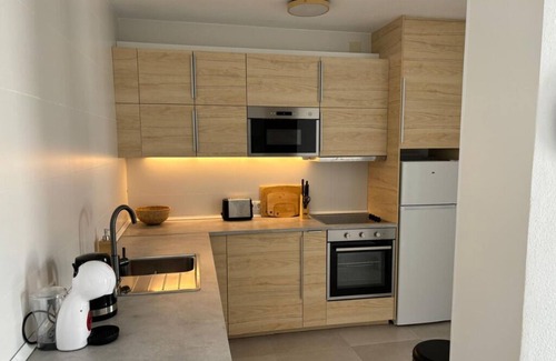 Playa Honda Apartment | Sea View, 4th-floor Apartment, 25m from the beach with free Wi-Fi and a lift.