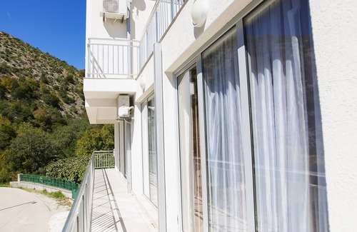 Kaluđerac Apartment | Sea view affordable apartment for up to 5 guests
