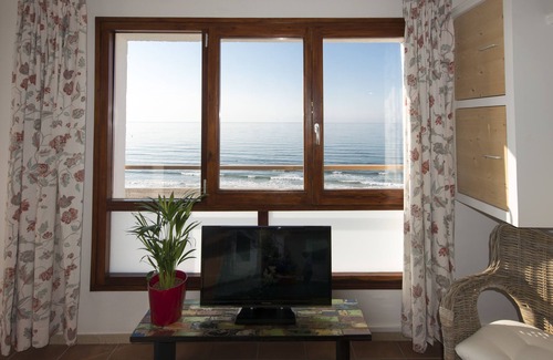 Torredembarra Apartment | SEA VIEW APARTMENT AND BALCONY ON THE BEACH
